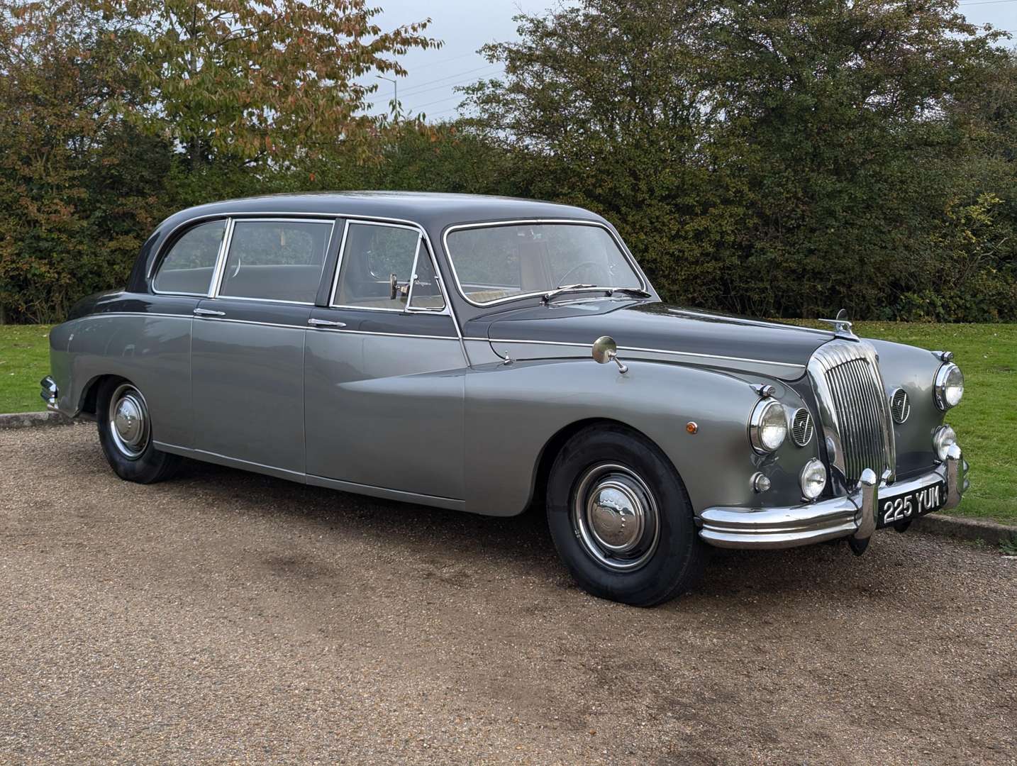 <p>1962 DAIMLER MAJESTIC MAJOR LIMOUSINE LHD</p>