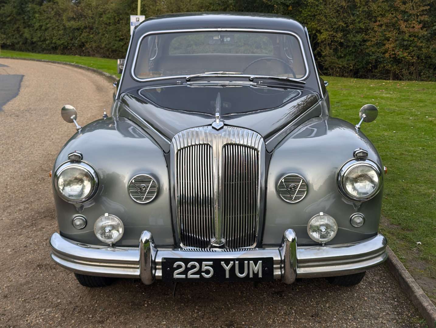 <p>1962 DAIMLER MAJESTIC MAJOR LIMOUSINE LHD</p>