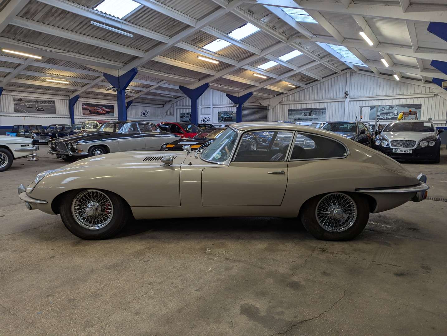 <p>1970 JAGUAR E-TYPE 4.2 FHC SERIES II</p>