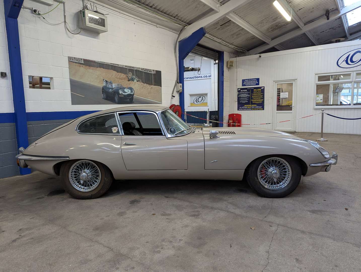 <p>1970 JAGUAR E-TYPE 4.2 FHC SERIES II</p>