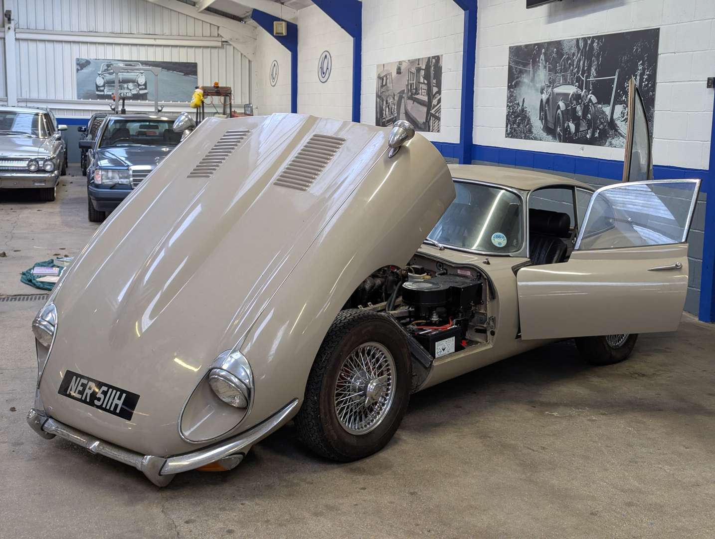 <p>1970 JAGUAR E-TYPE 4.2 FHC SERIES II</p>