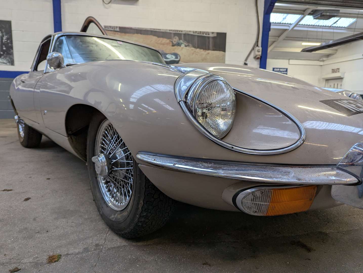 <p>1970 JAGUAR E-TYPE 4.2 FHC SERIES II</p>