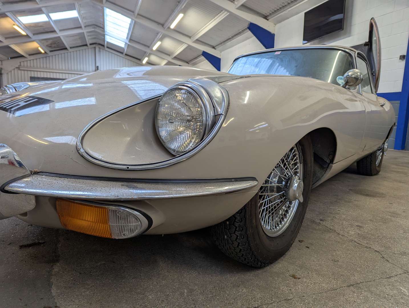 <p>1970 JAGUAR E-TYPE 4.2 FHC SERIES II</p>