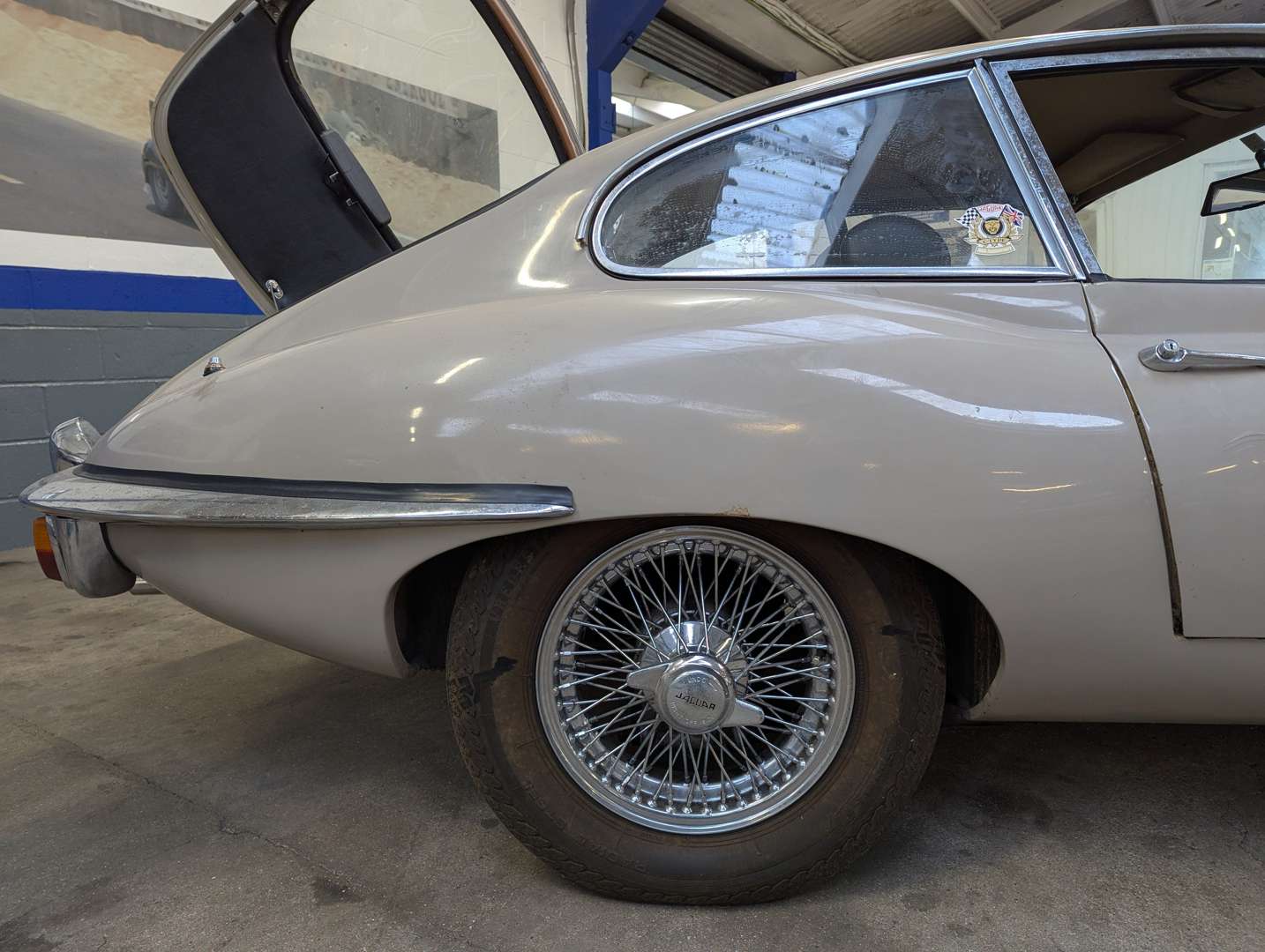 <p>1970 JAGUAR E-TYPE 4.2 FHC SERIES II</p>