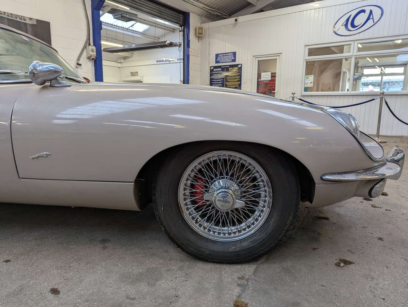 <p>1970 JAGUAR E-TYPE 4.2 FHC SERIES II</p>