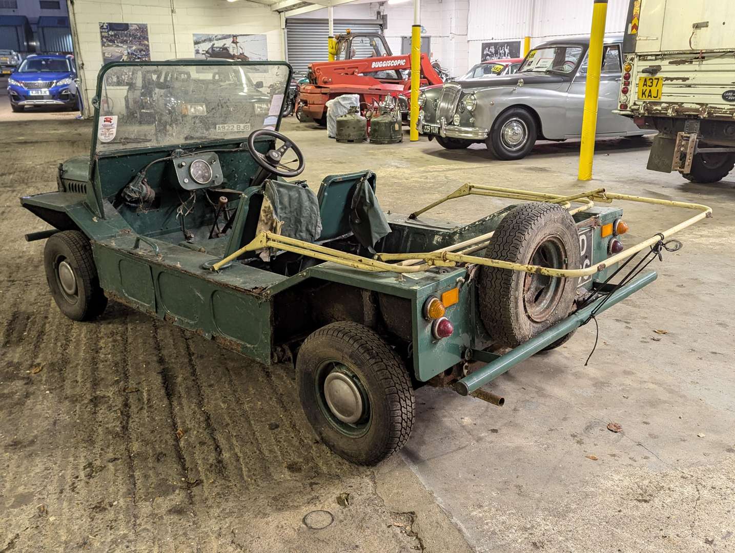 <p>1965 MORRIS MINI MOKE</p>