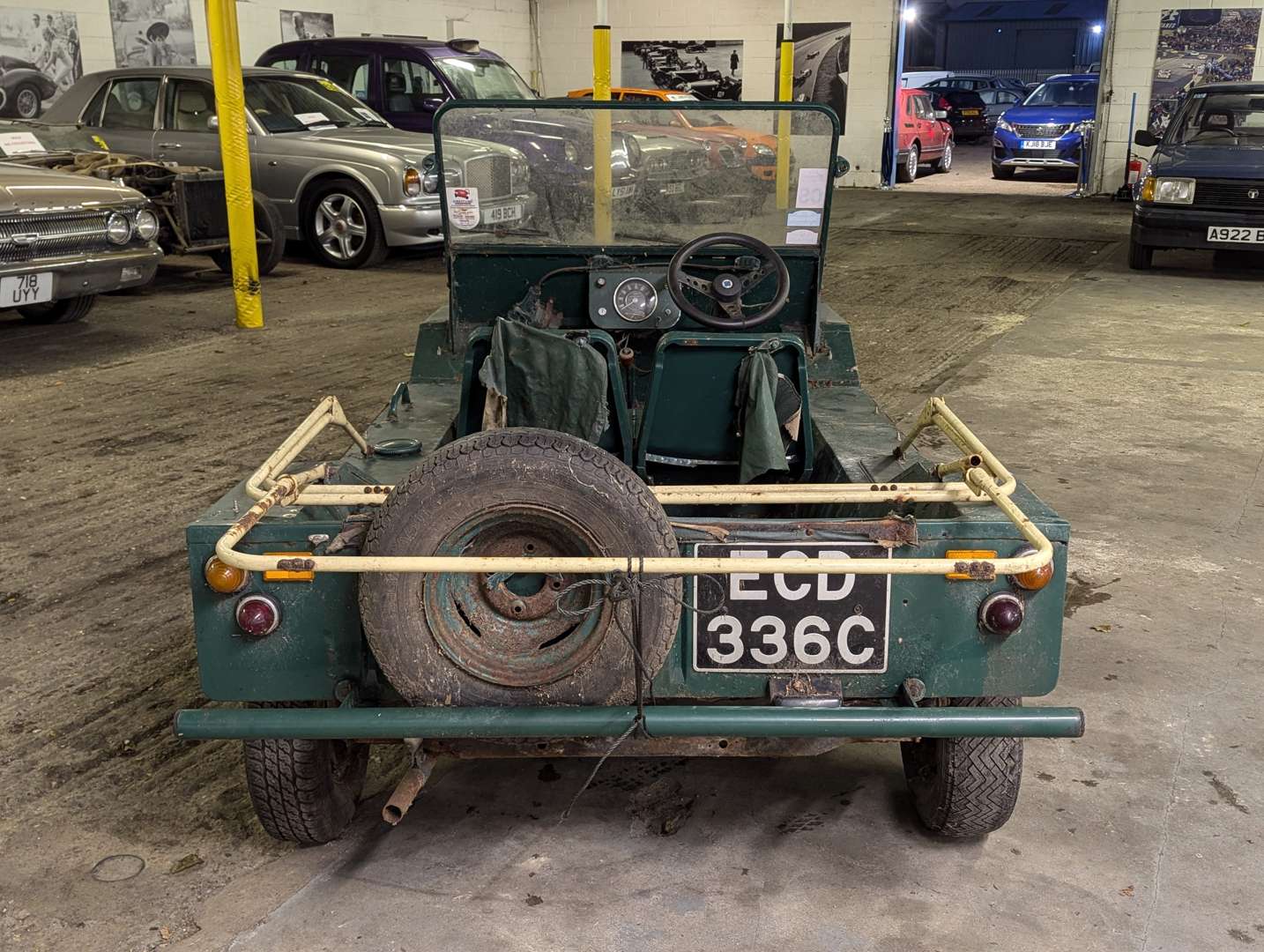 <p>1965 MORRIS MINI MOKE</p>