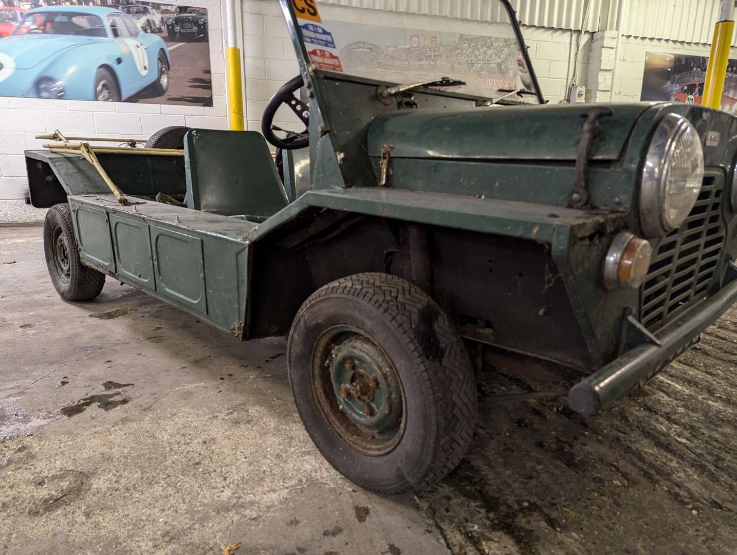 <p>1965 MORRIS MINI MOKE</p>