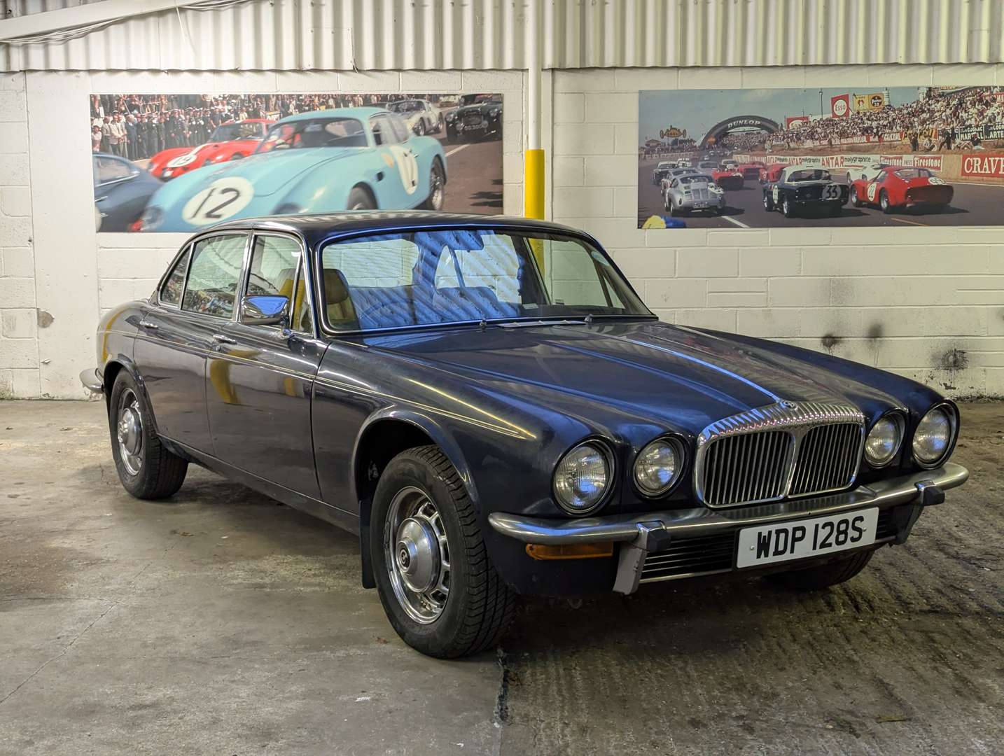 <p>1978 DAIMLER SOVEREIGN 4.2 LWB AUTO</p>