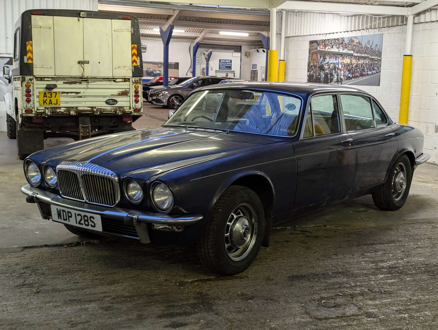 <p>1978 DAIMLER SOVEREIGN 4.2 LWB AUTO</p>