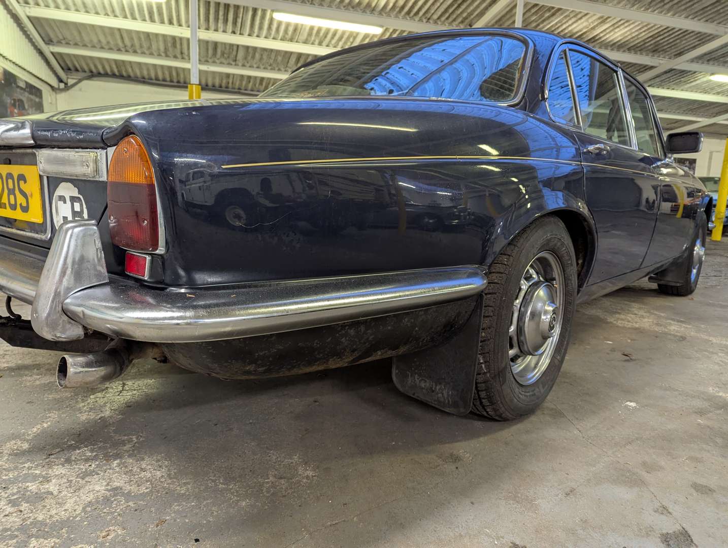 <p>1978 DAIMLER SOVEREIGN 4.2 LWB AUTO</p>