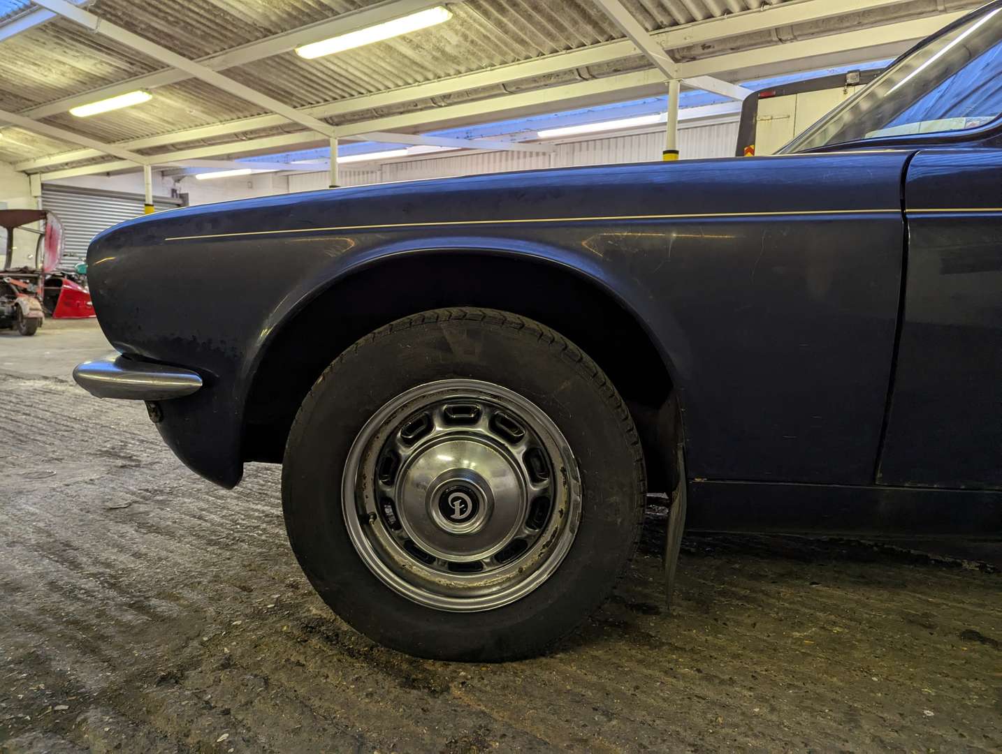 <p>1978 DAIMLER SOVEREIGN 4.2 LWB AUTO</p>