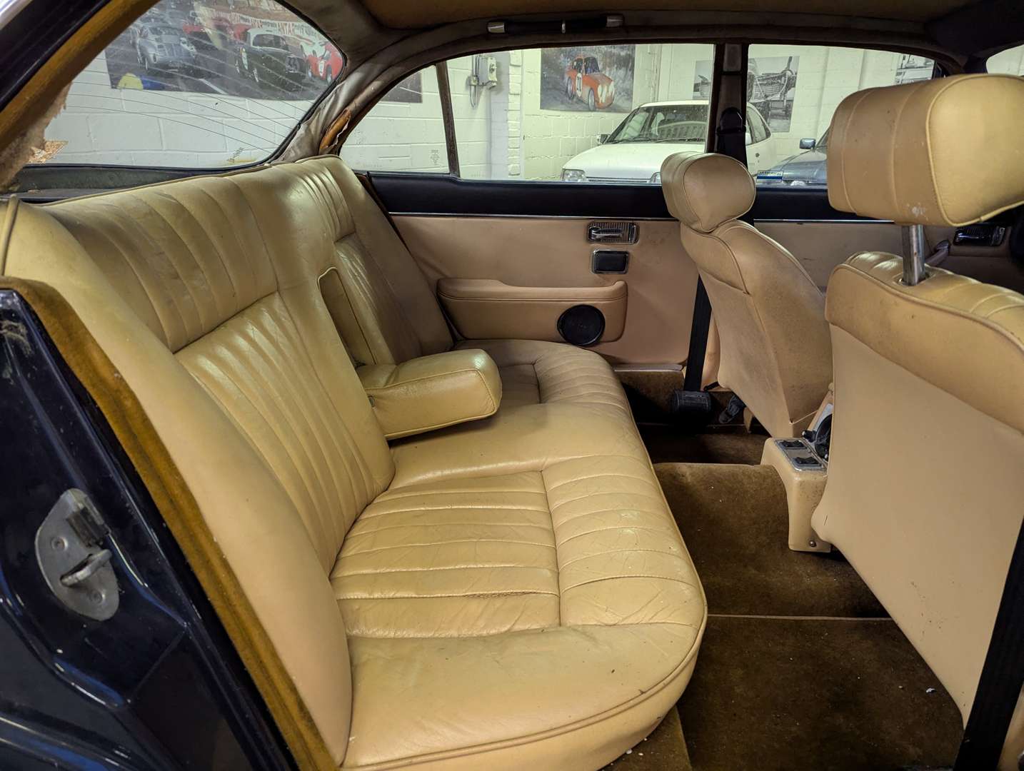 <p>1978 DAIMLER SOVEREIGN 4.2 LWB AUTO</p>