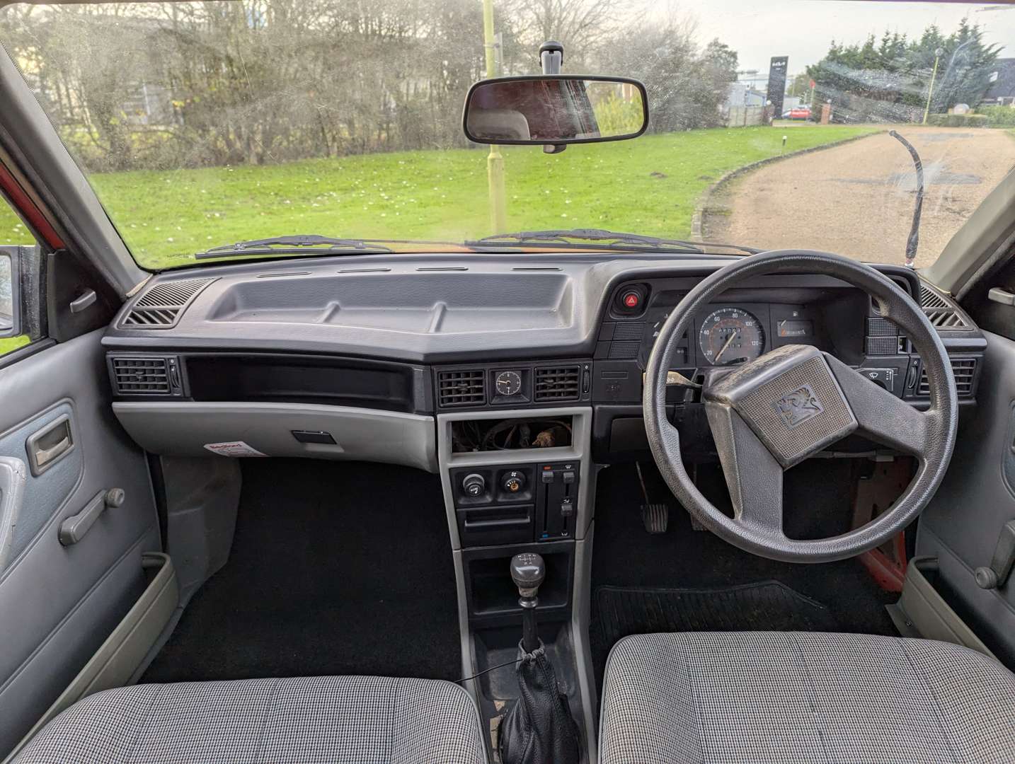 <p>1988 BEDFORD ASTRA VAN ONE OWNER</p>