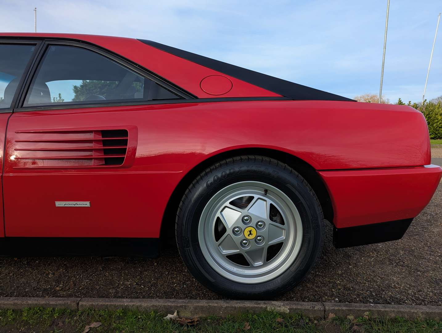 <p>1995 FERRARI MONDIAL LHD</p>