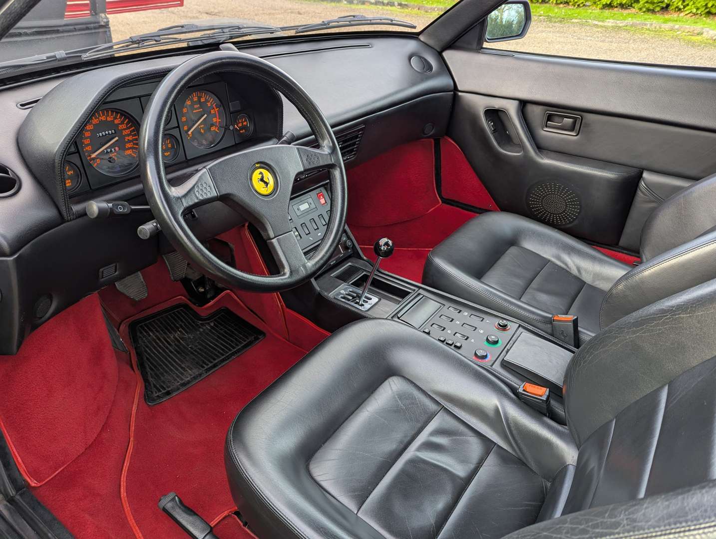 <p>1995 FERRARI MONDIAL LHD</p>