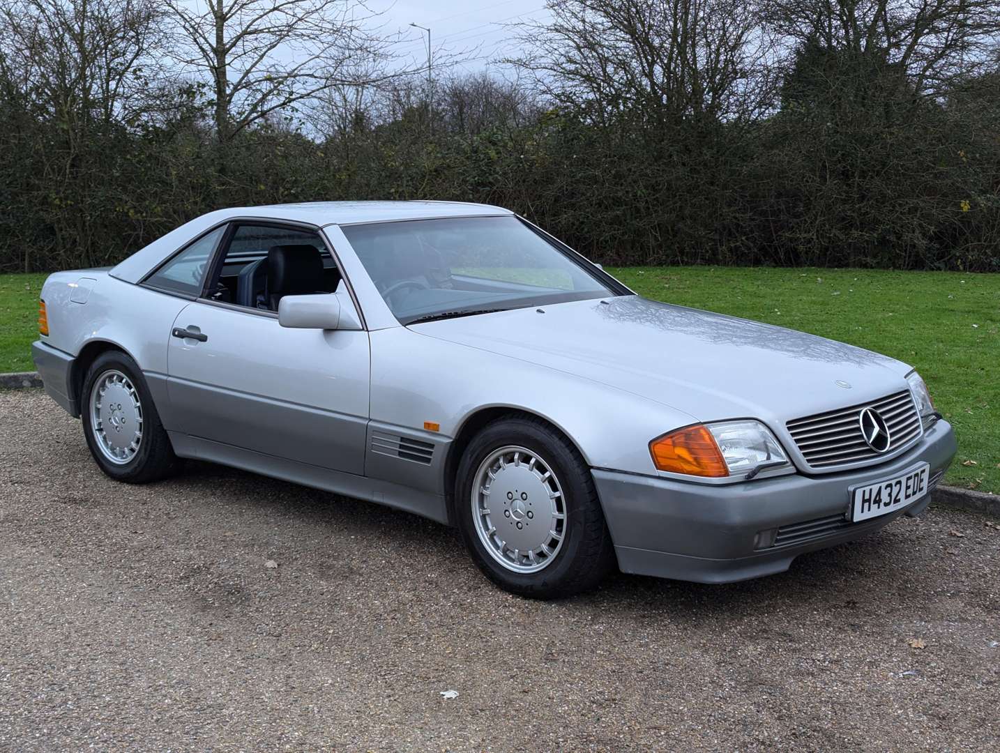 <p>1990 MERCEDES 300SL-24 AUTO</p>