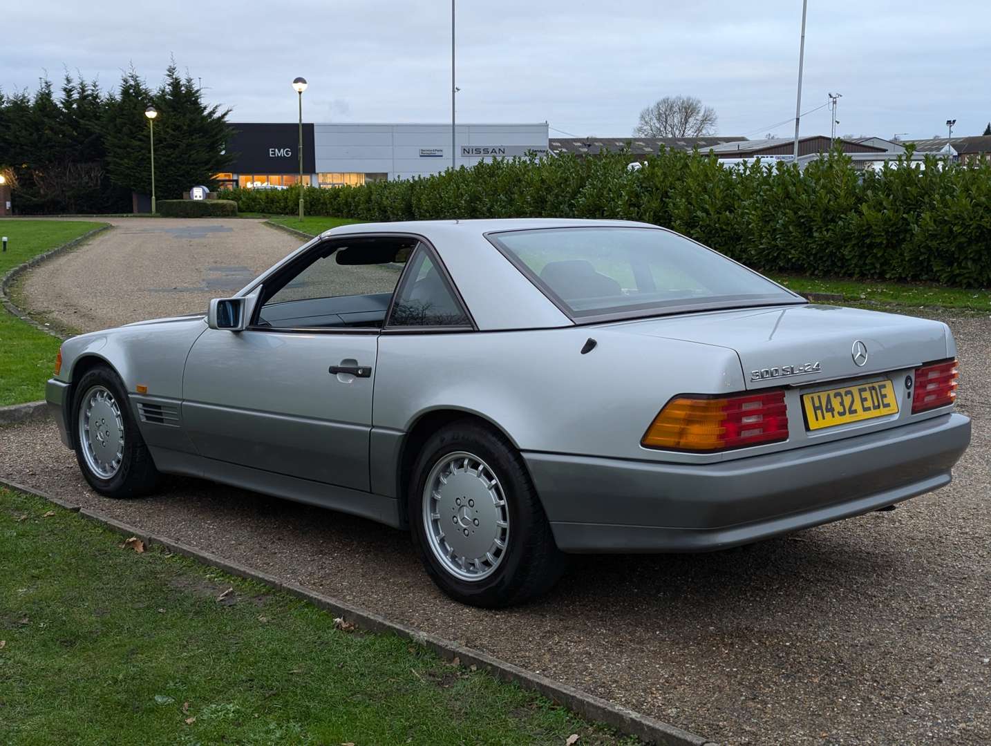 <p>1990 MERCEDES 300SL-24 AUTO</p>