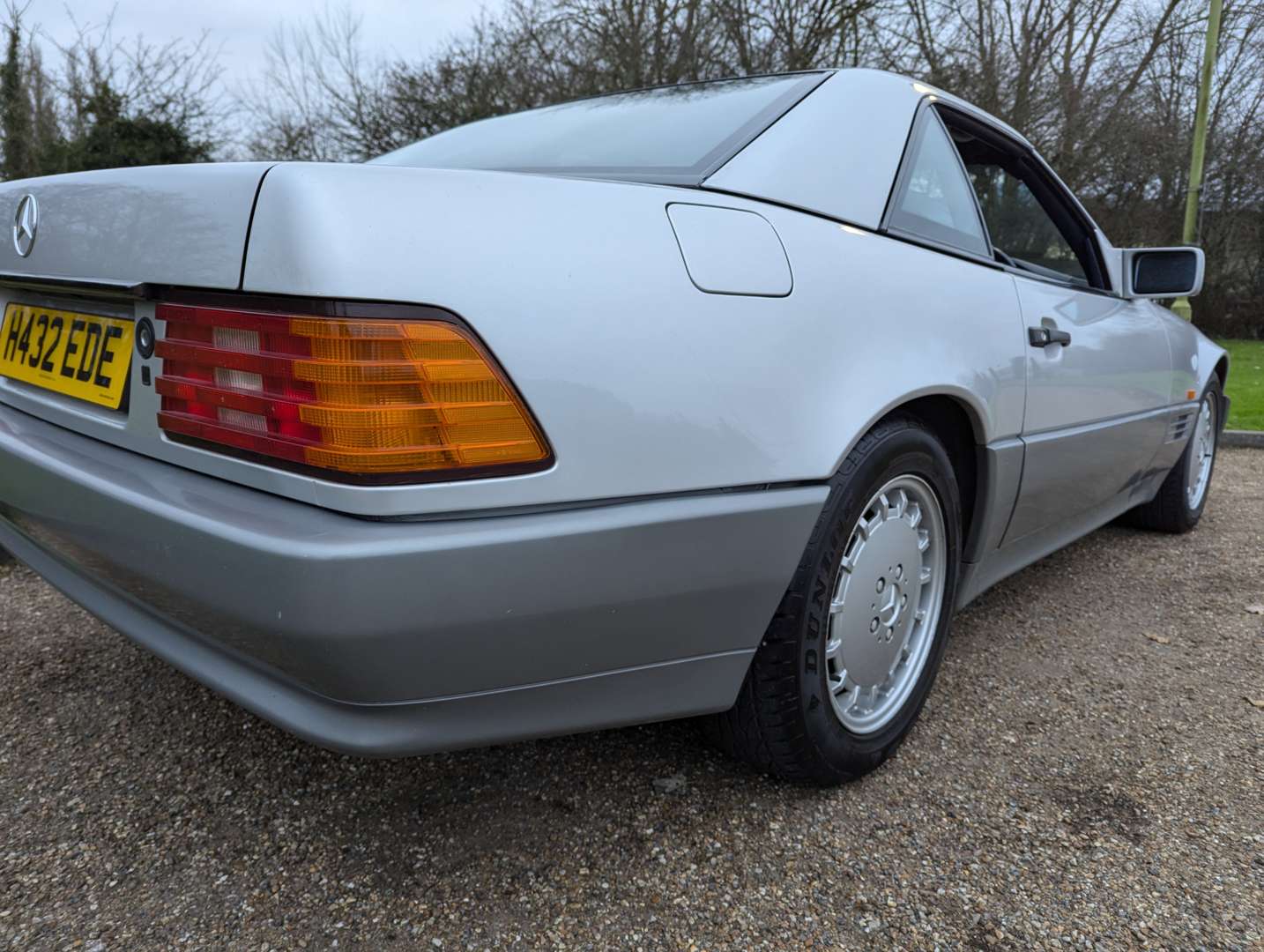 <p>1990 MERCEDES 300SL-24 AUTO</p>