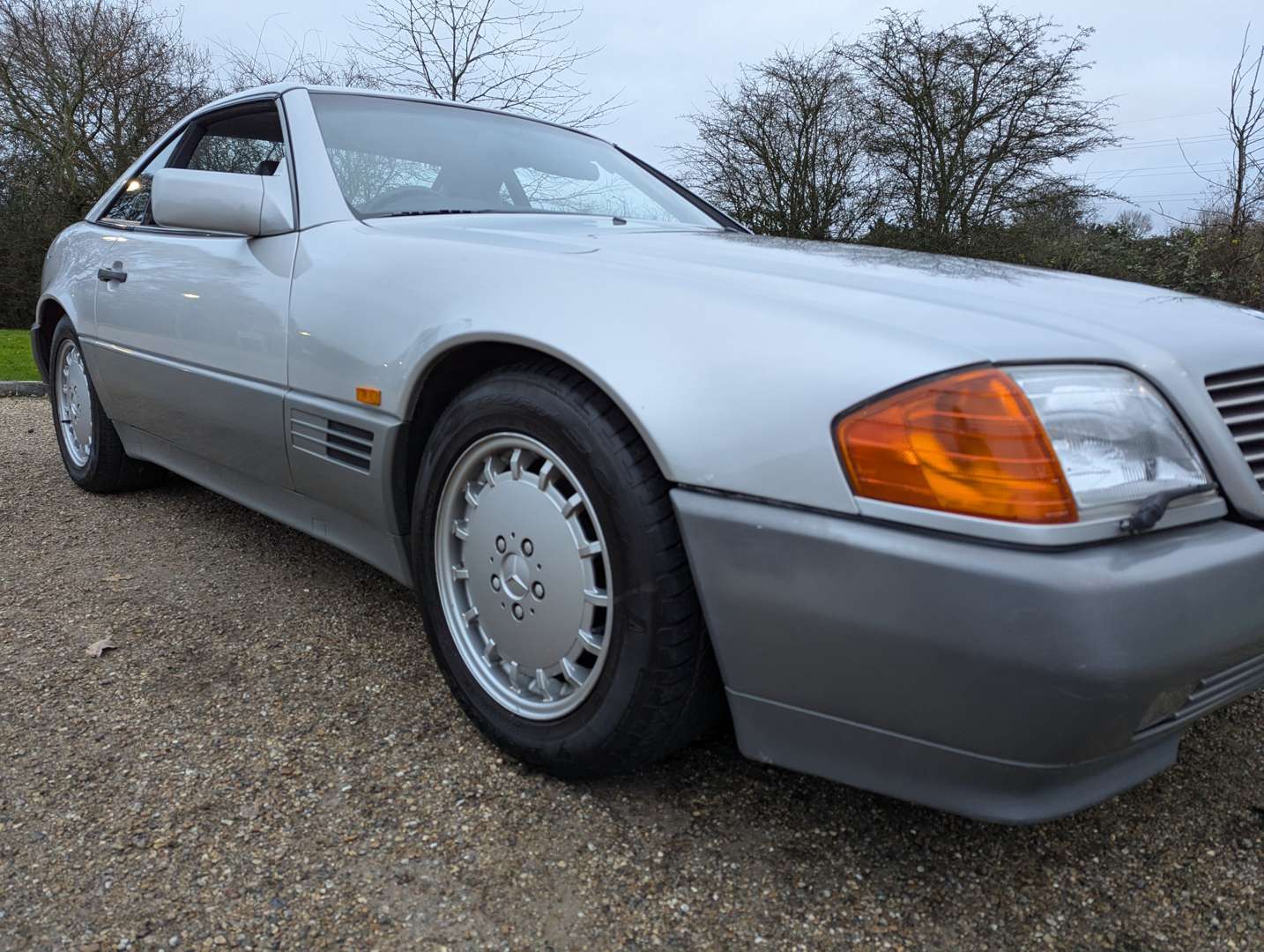 <p>1990 MERCEDES 300SL-24 AUTO</p>