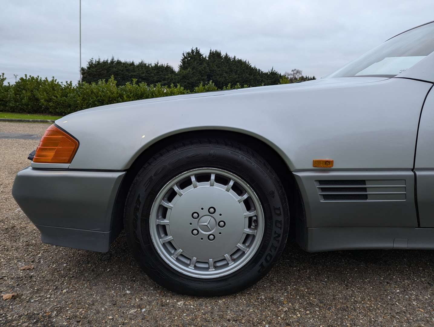 <p>1990 MERCEDES 300SL-24 AUTO</p>