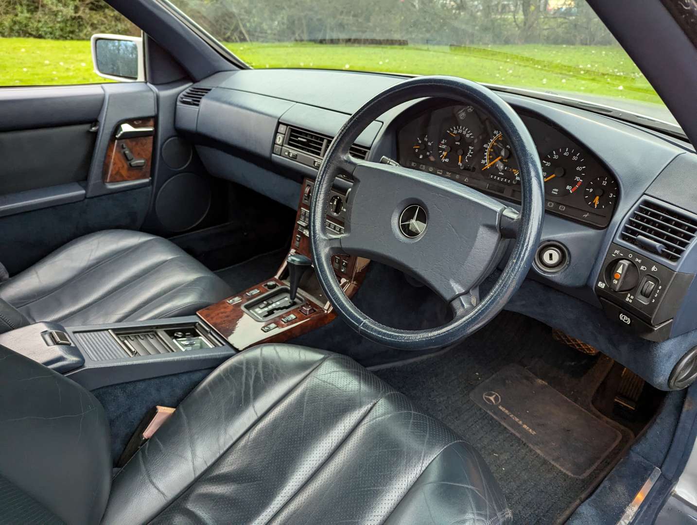 <p>1990 MERCEDES 300SL-24 AUTO</p>