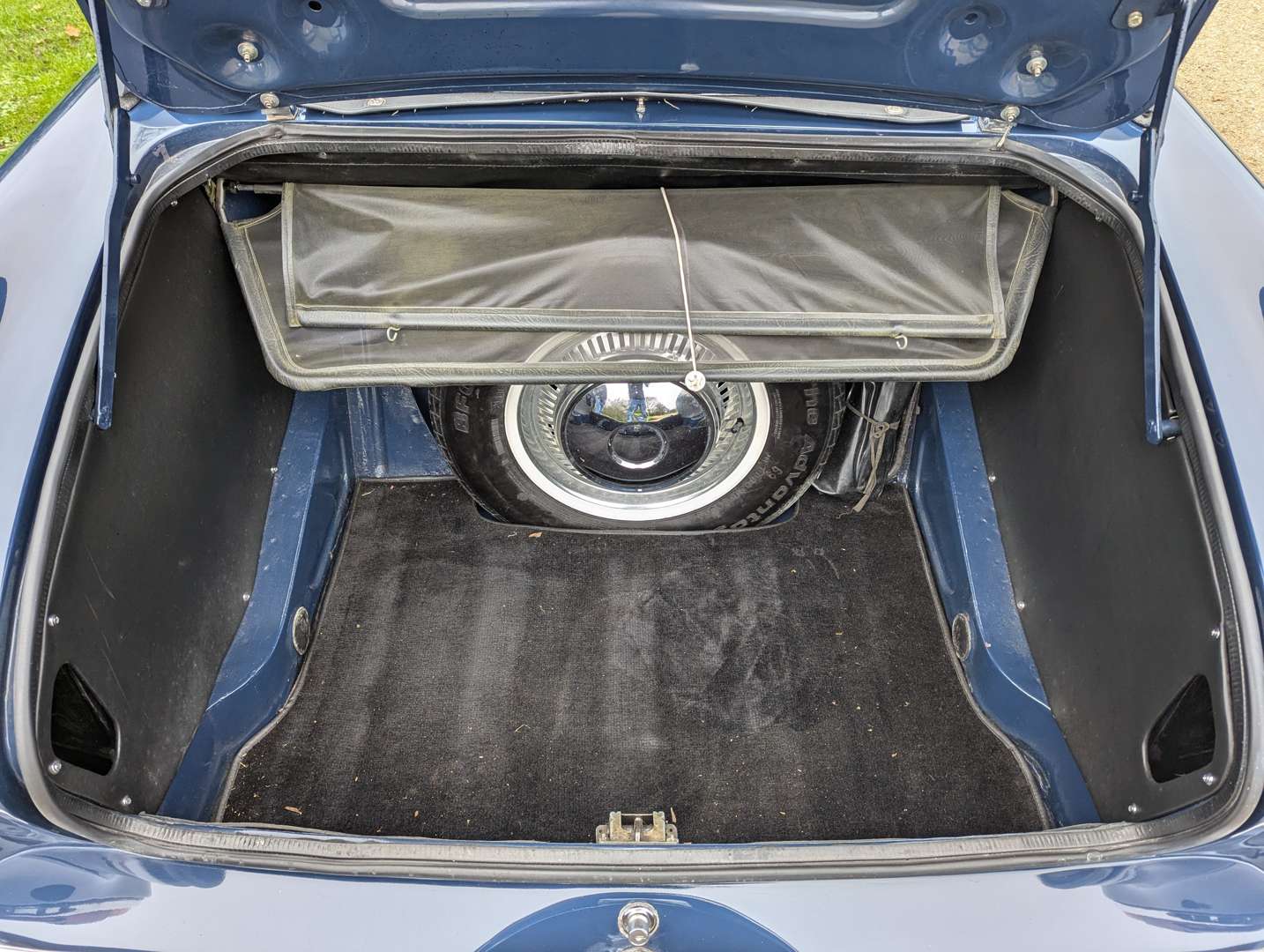 <p>1966 SUNBEAM ALPINE SERIES V</p>