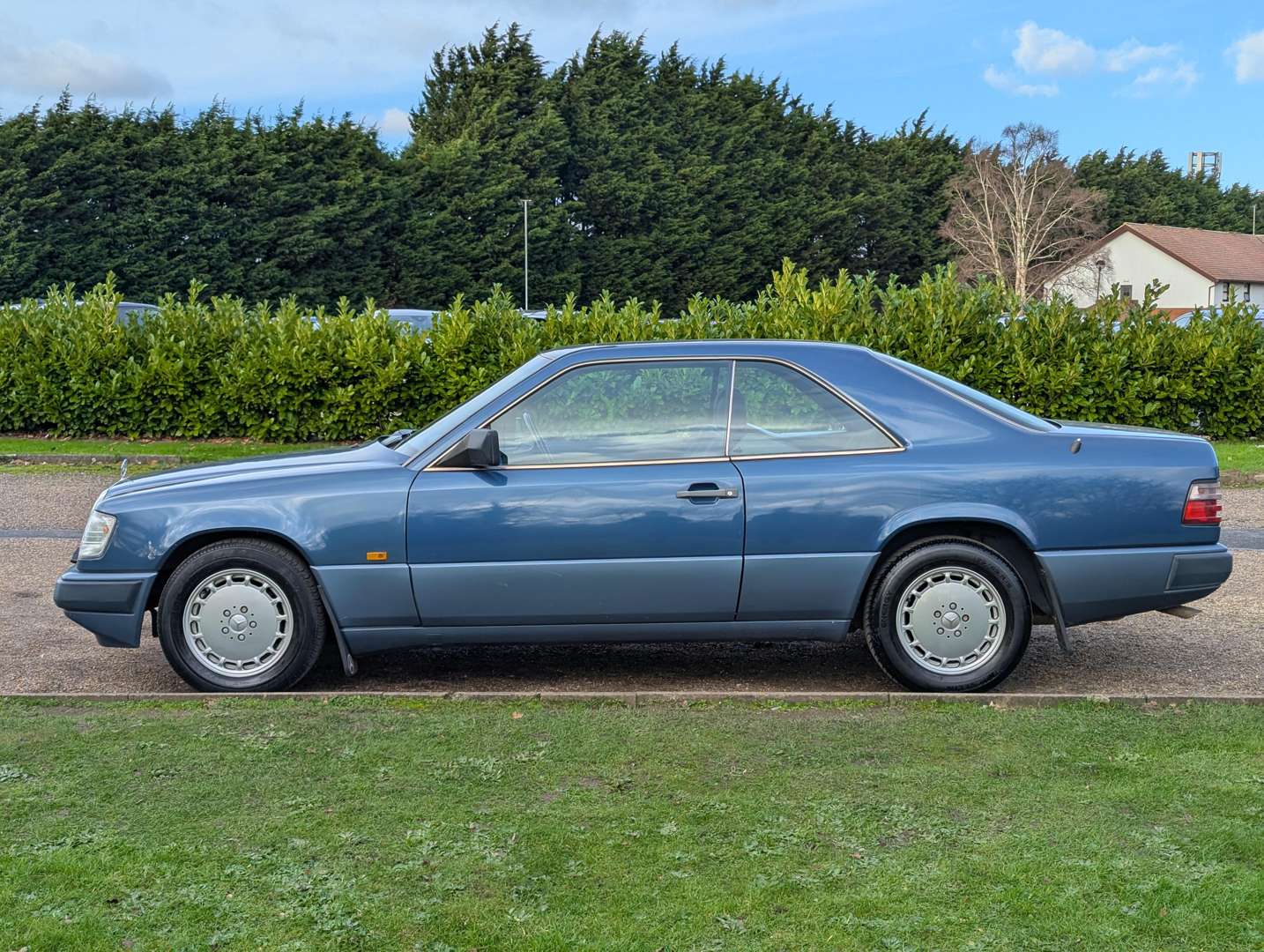 <p>1989 MERCEDES C124 300 CE</p>