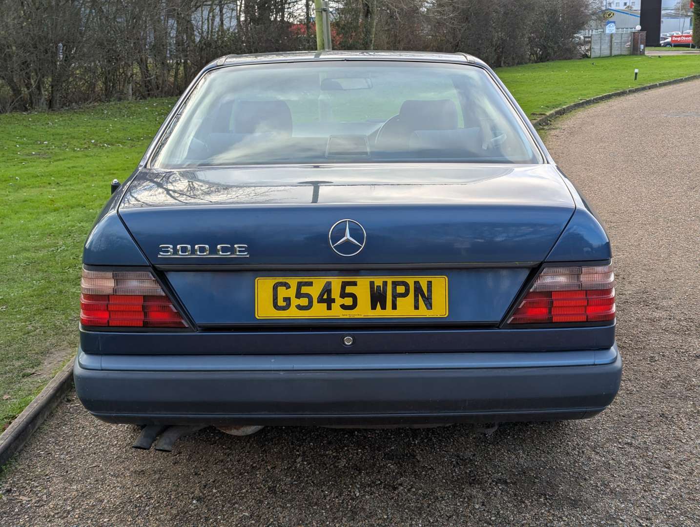 <p>1989 MERCEDES C124 300 CE</p>