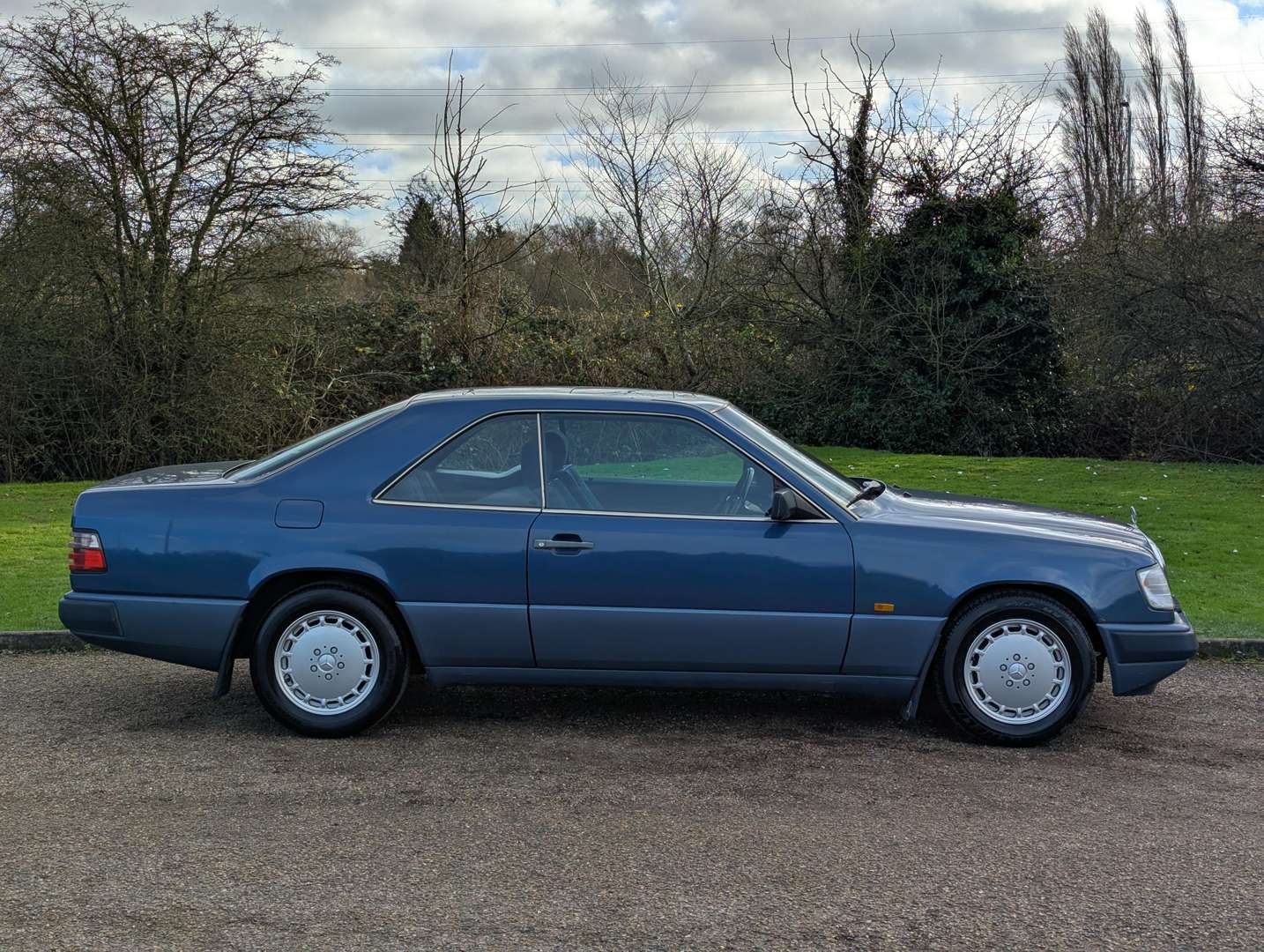 <p>1989 MERCEDES C124 300 CE</p>