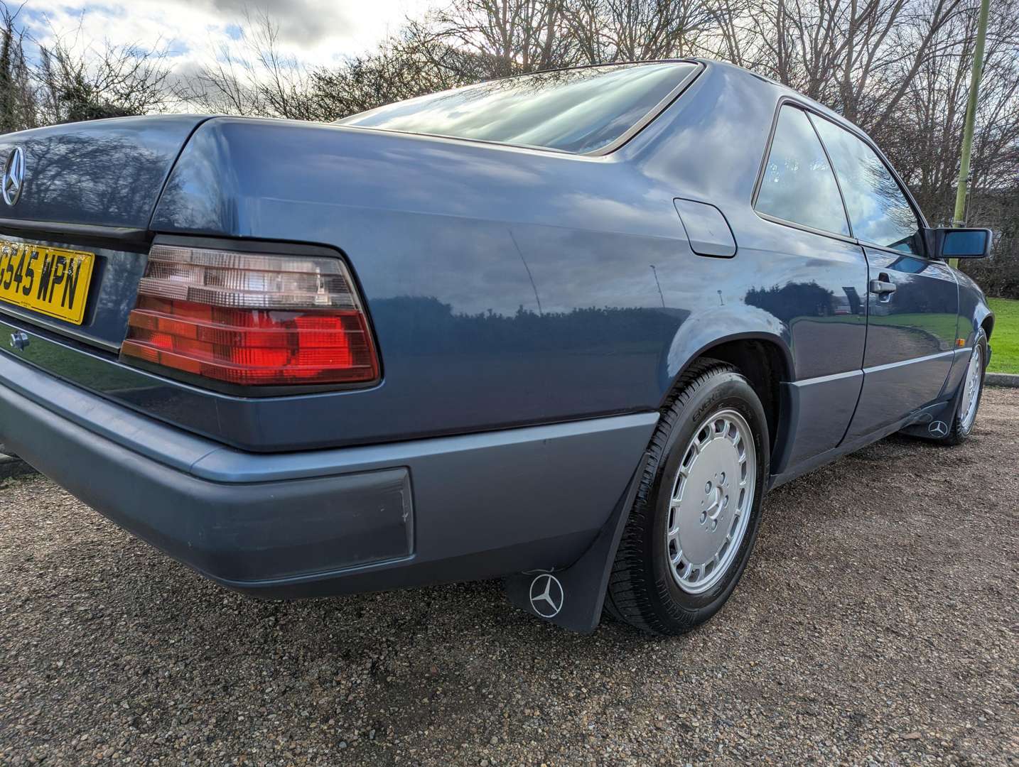 <p>1989 MERCEDES C124 300 CE</p>