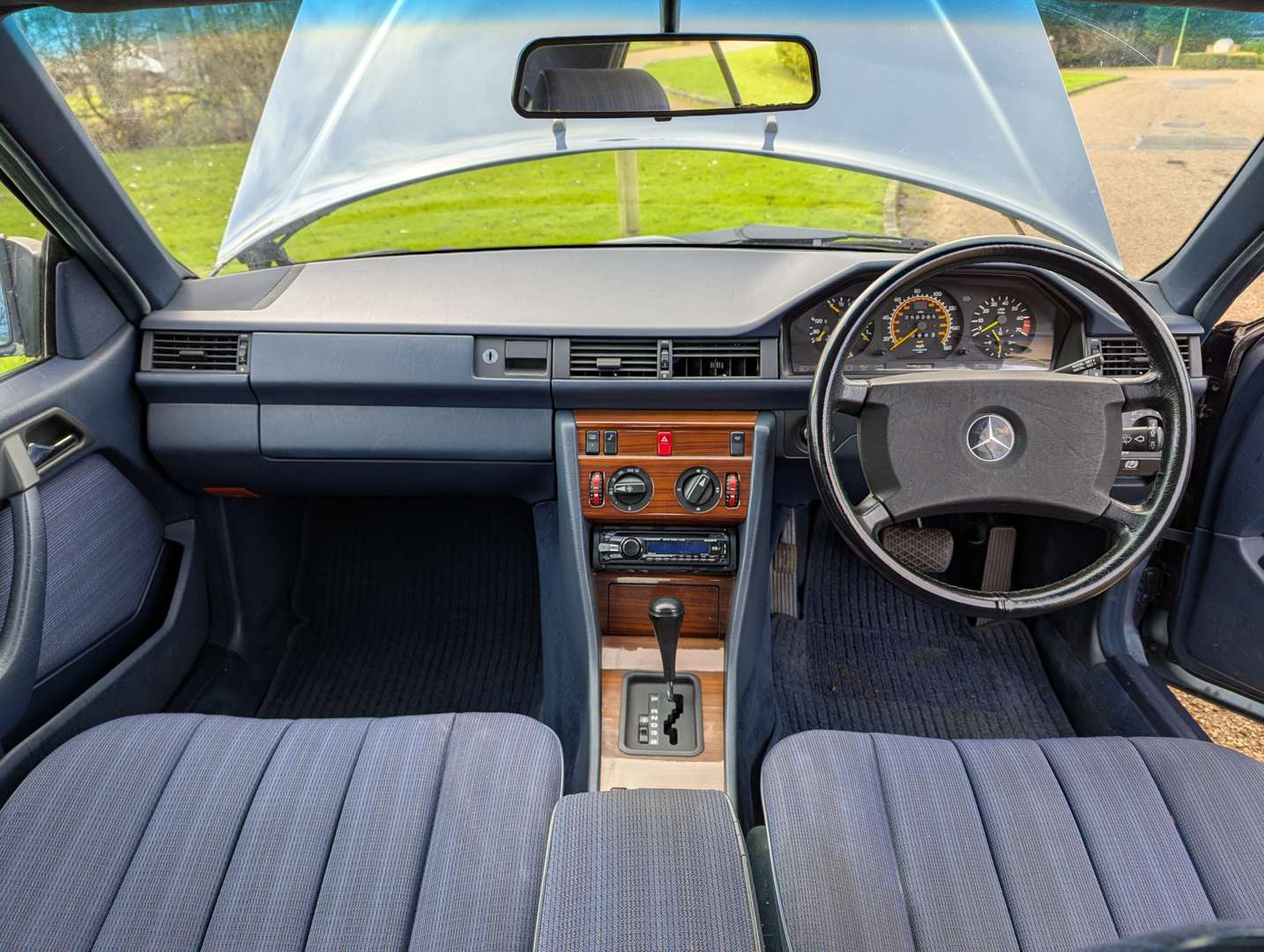 <p>1989 MERCEDES C124 300 CE</p>