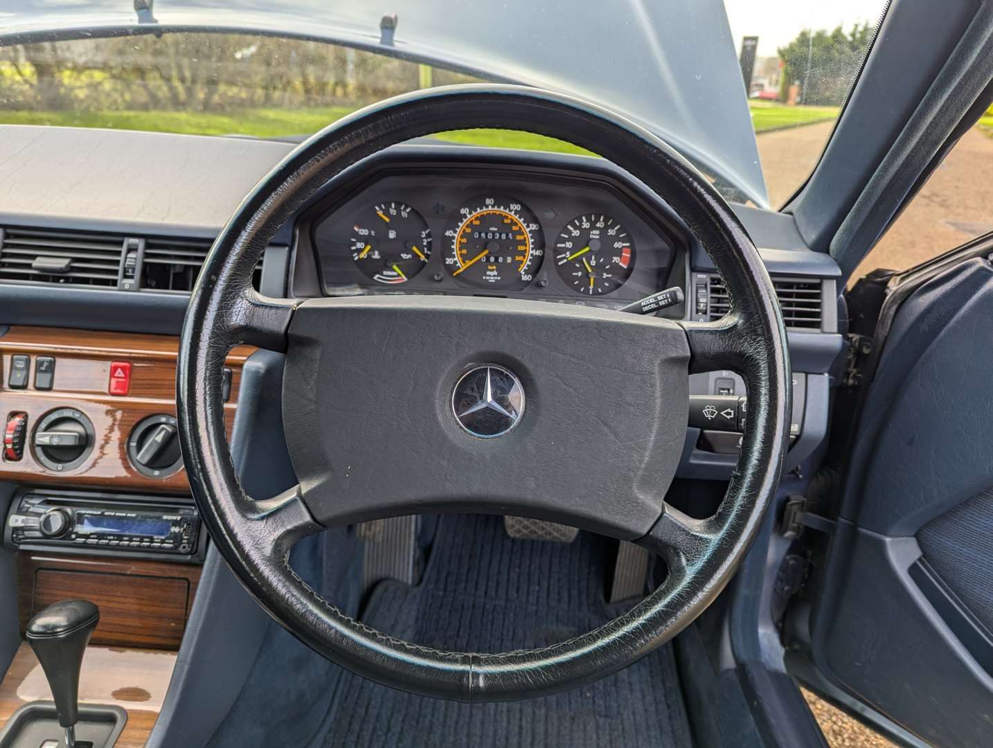 <p>1989 MERCEDES C124 300 CE</p>