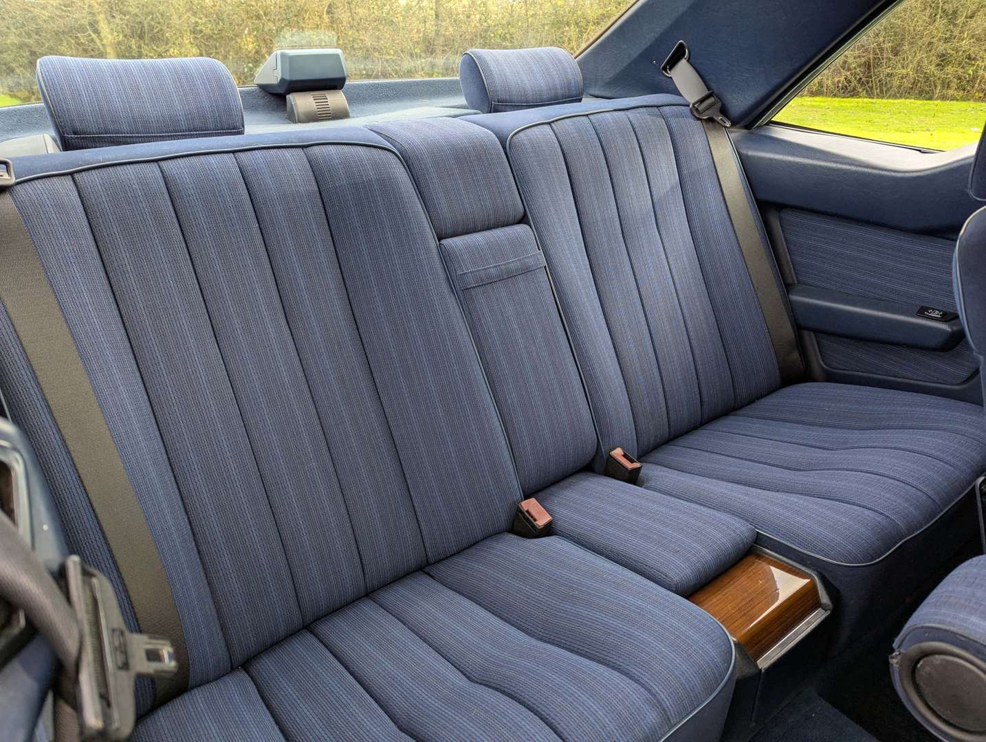 <p>1989 MERCEDES C124 300 CE</p>