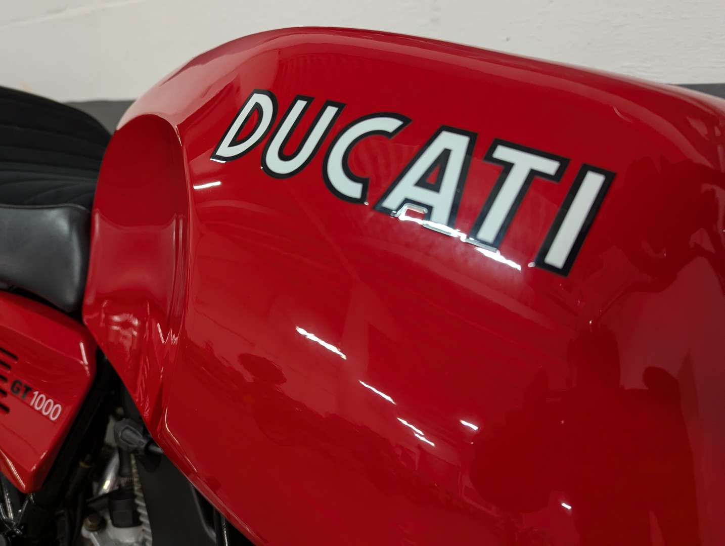 <p>2007 DUCATI GT 1000</p>