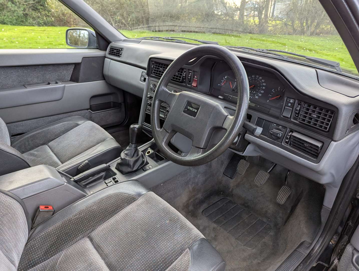 <p>1993 VOLVO 850 GLT</p>