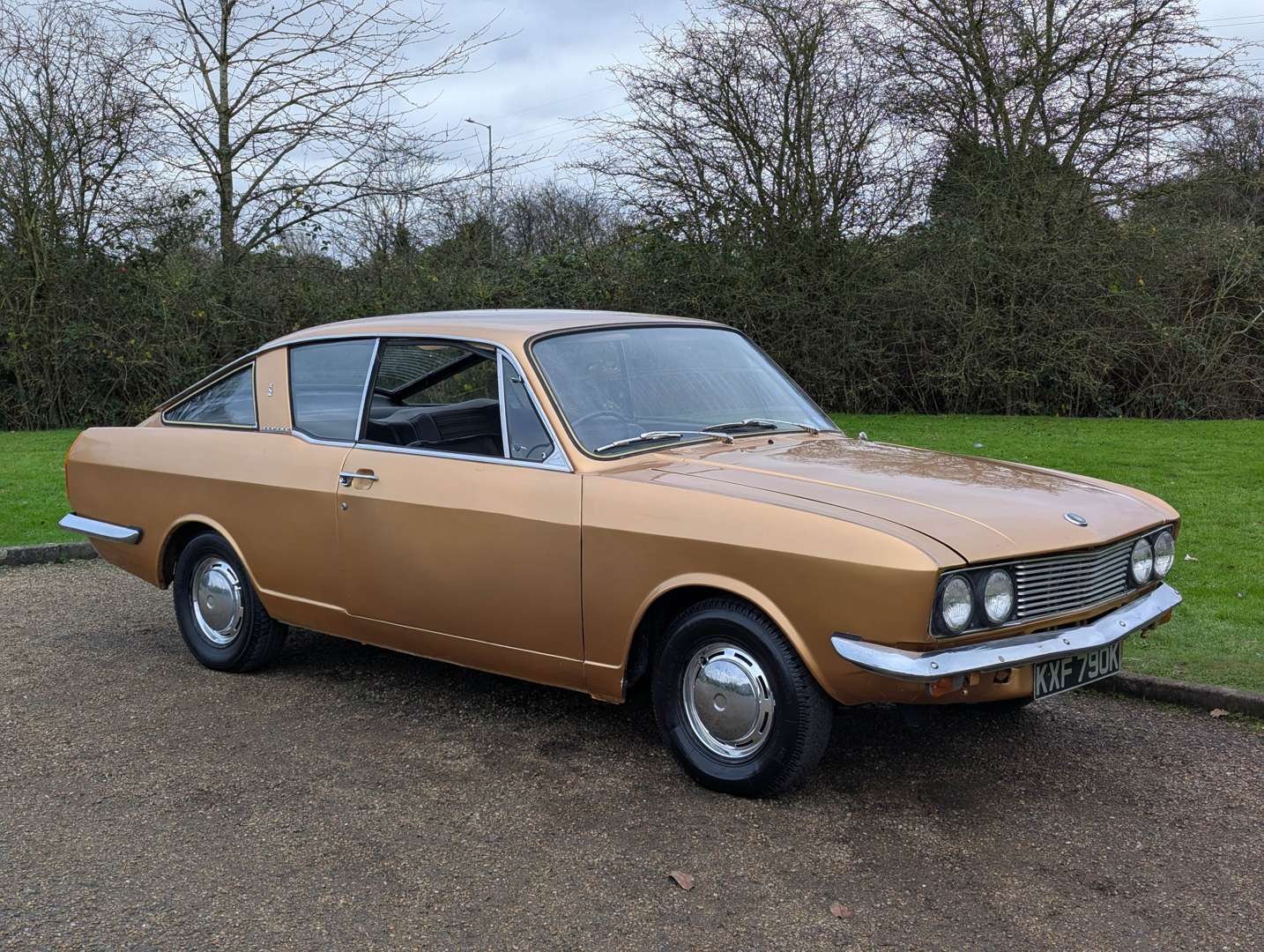 <p>1971 SUNBEAM ALPINE COUPE</p>