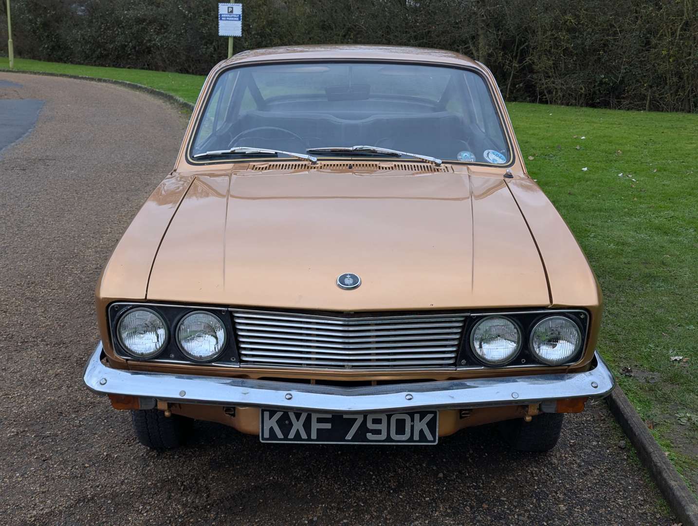 <p>1971 SUNBEAM ALPINE COUPE</p>