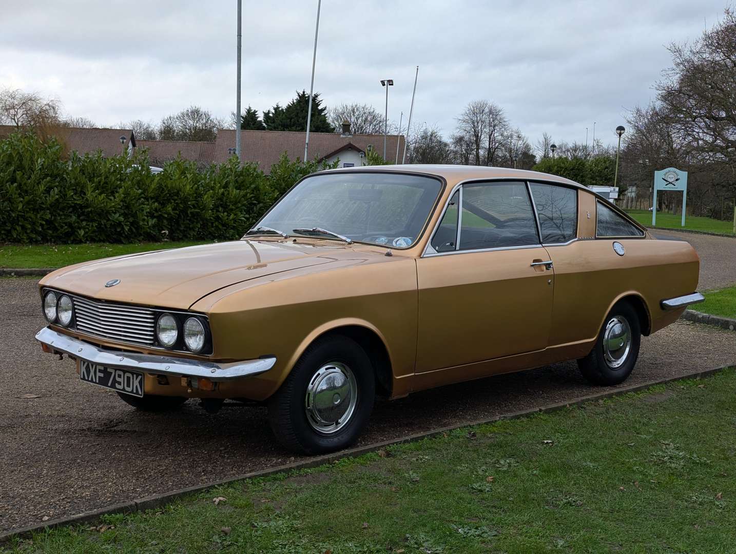 <p>1971 SUNBEAM ALPINE COUPE</p>