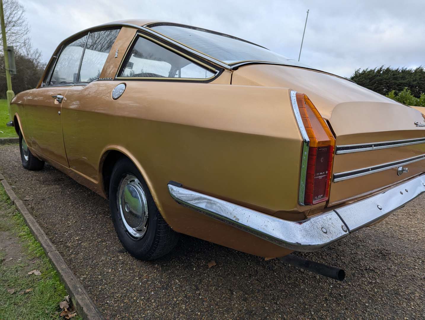 <p>1971 SUNBEAM ALPINE COUPE</p>