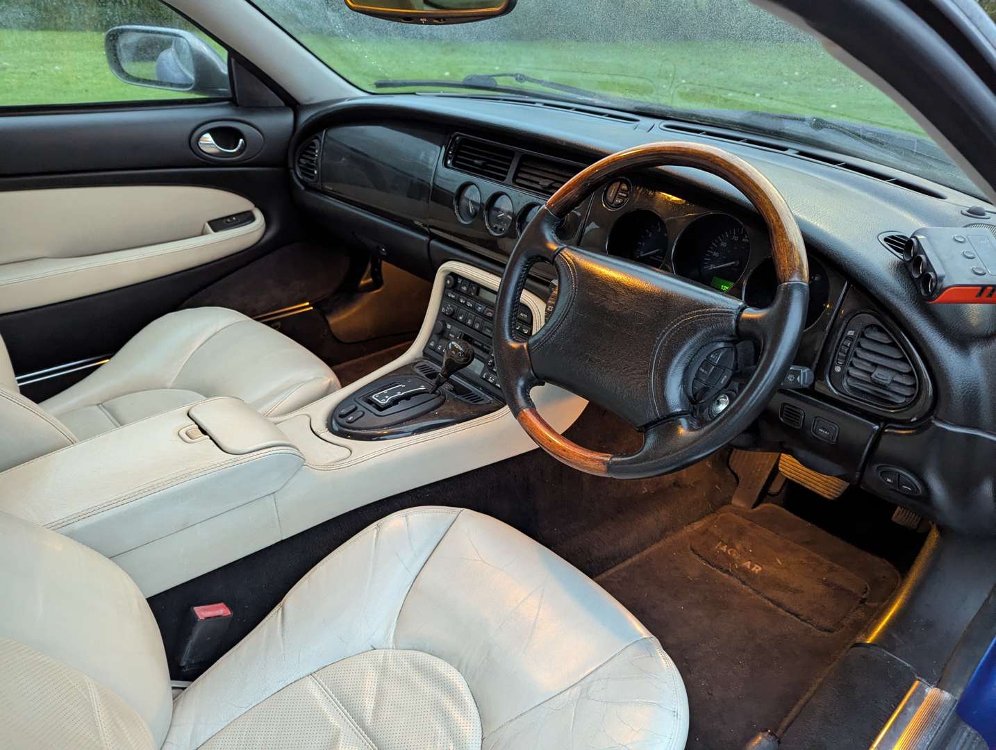 <p>1999 JAGUAR XKR 4.0 AUTO</p>