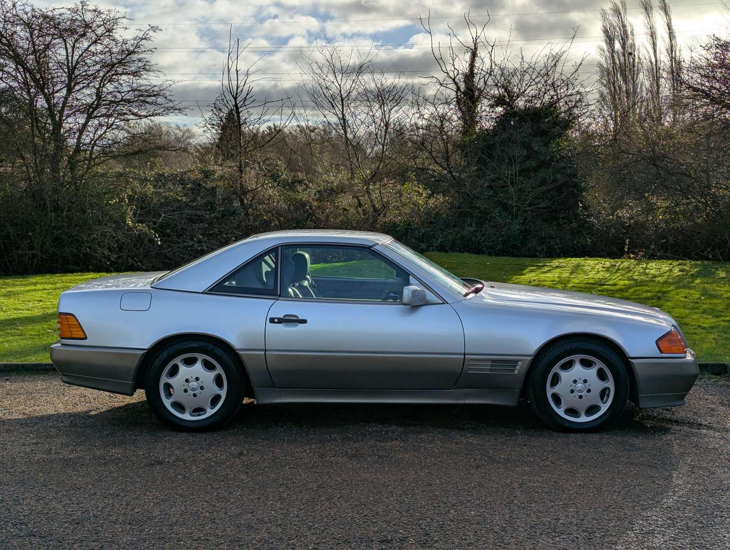 <p>1994 MERCEDES SL 320 AUTO</p>