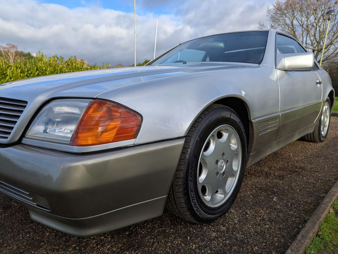 <p>1994 MERCEDES SL 320 AUTO</p>