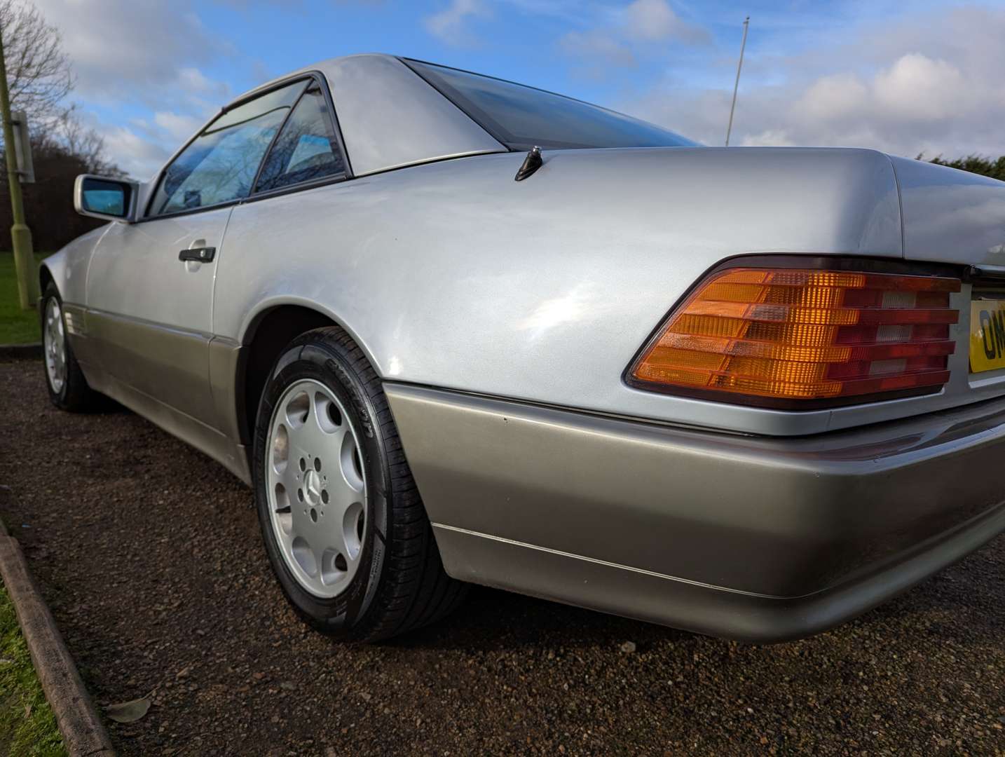 <p>1994 MERCEDES SL 320 AUTO</p>