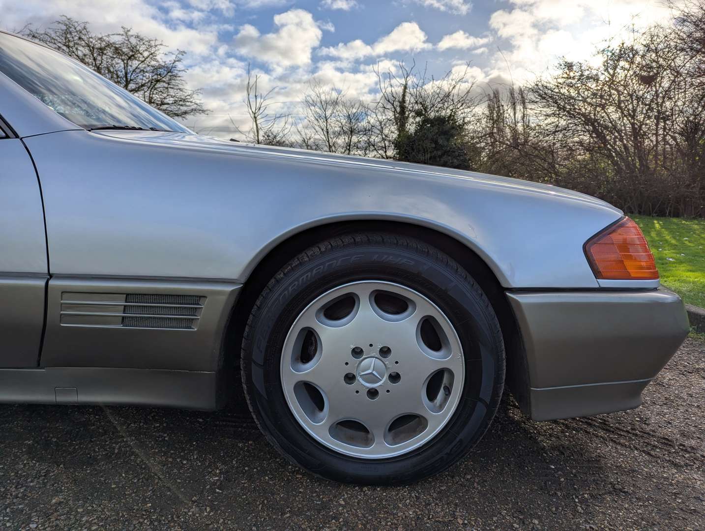 <p>1994 MERCEDES SL 320 AUTO</p>