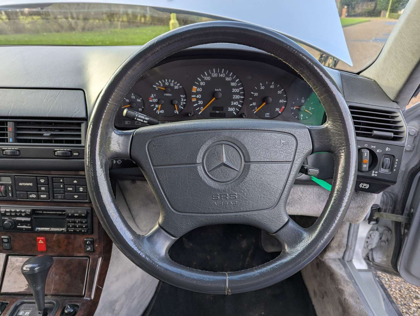 <p>1994 MERCEDES SL 320 AUTO</p>