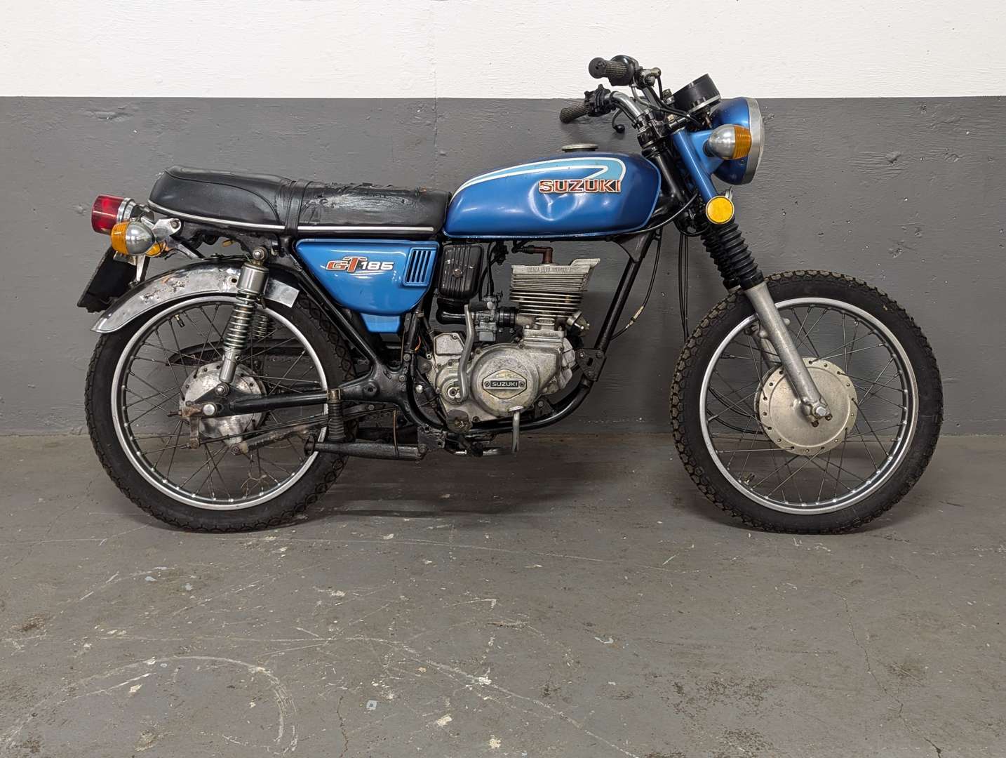 <p>1974 SUZUKI GT185</p>