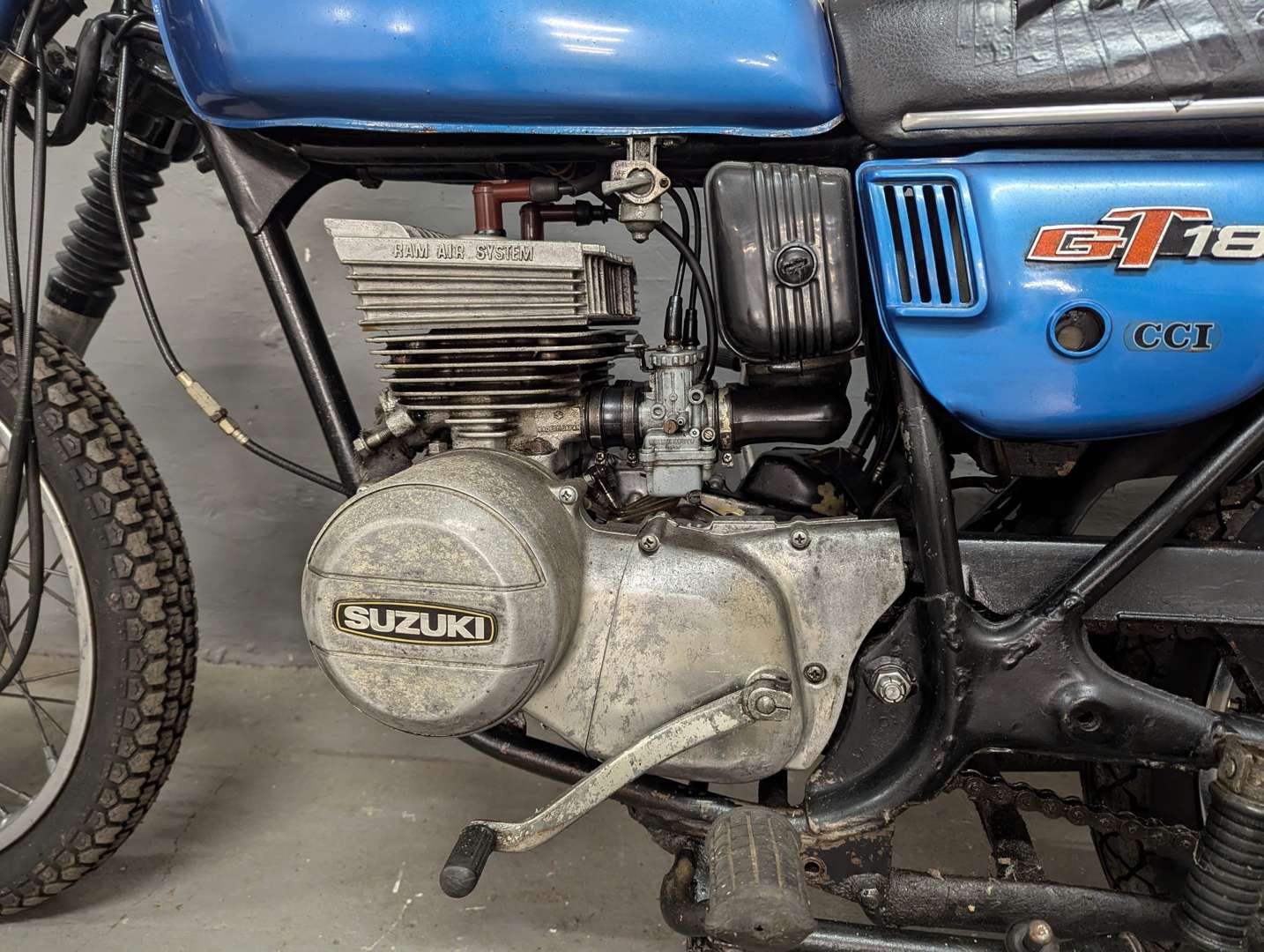 <p>1974 SUZUKI GT185</p>