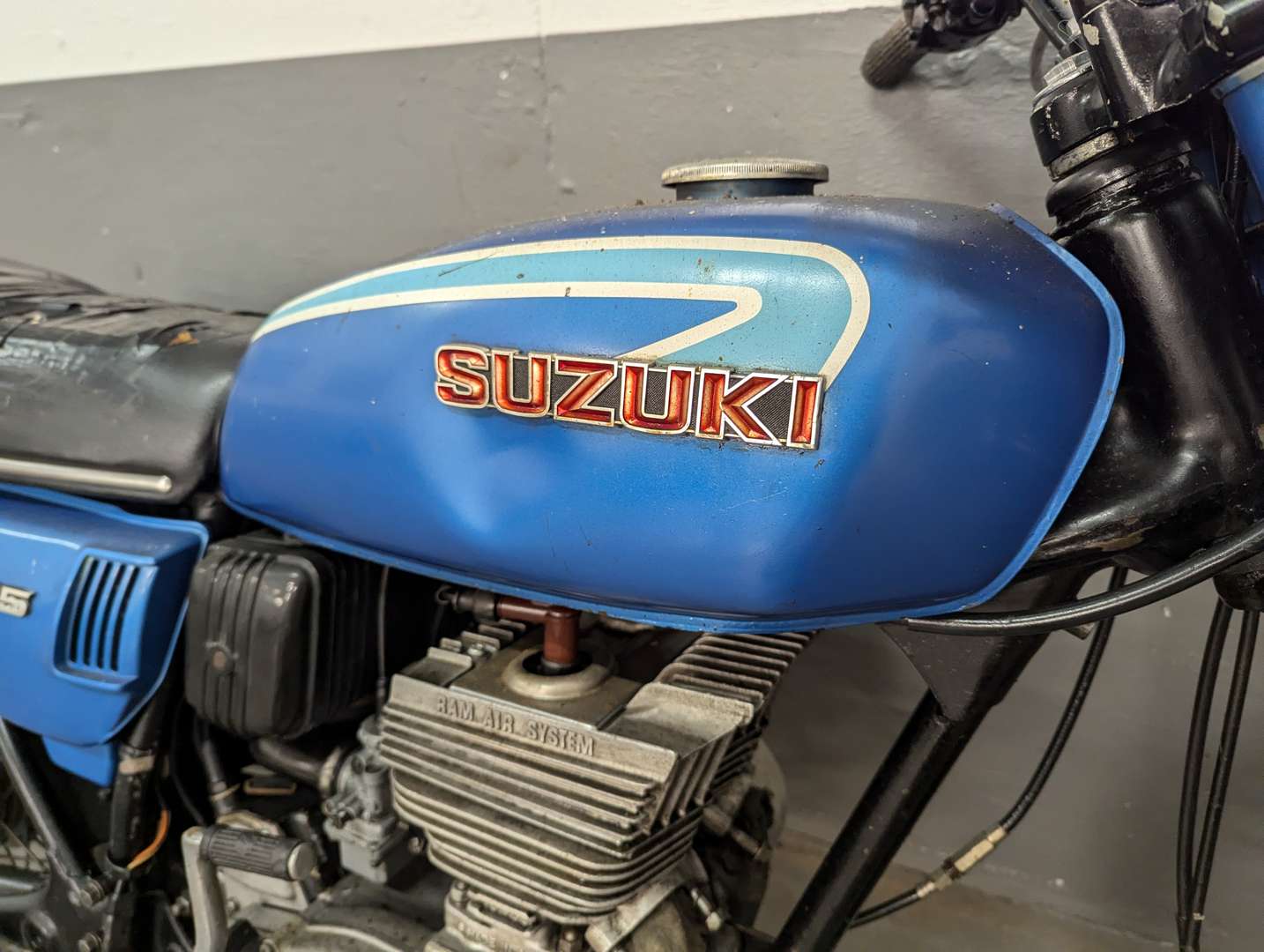 <p>1974 SUZUKI GT185</p>