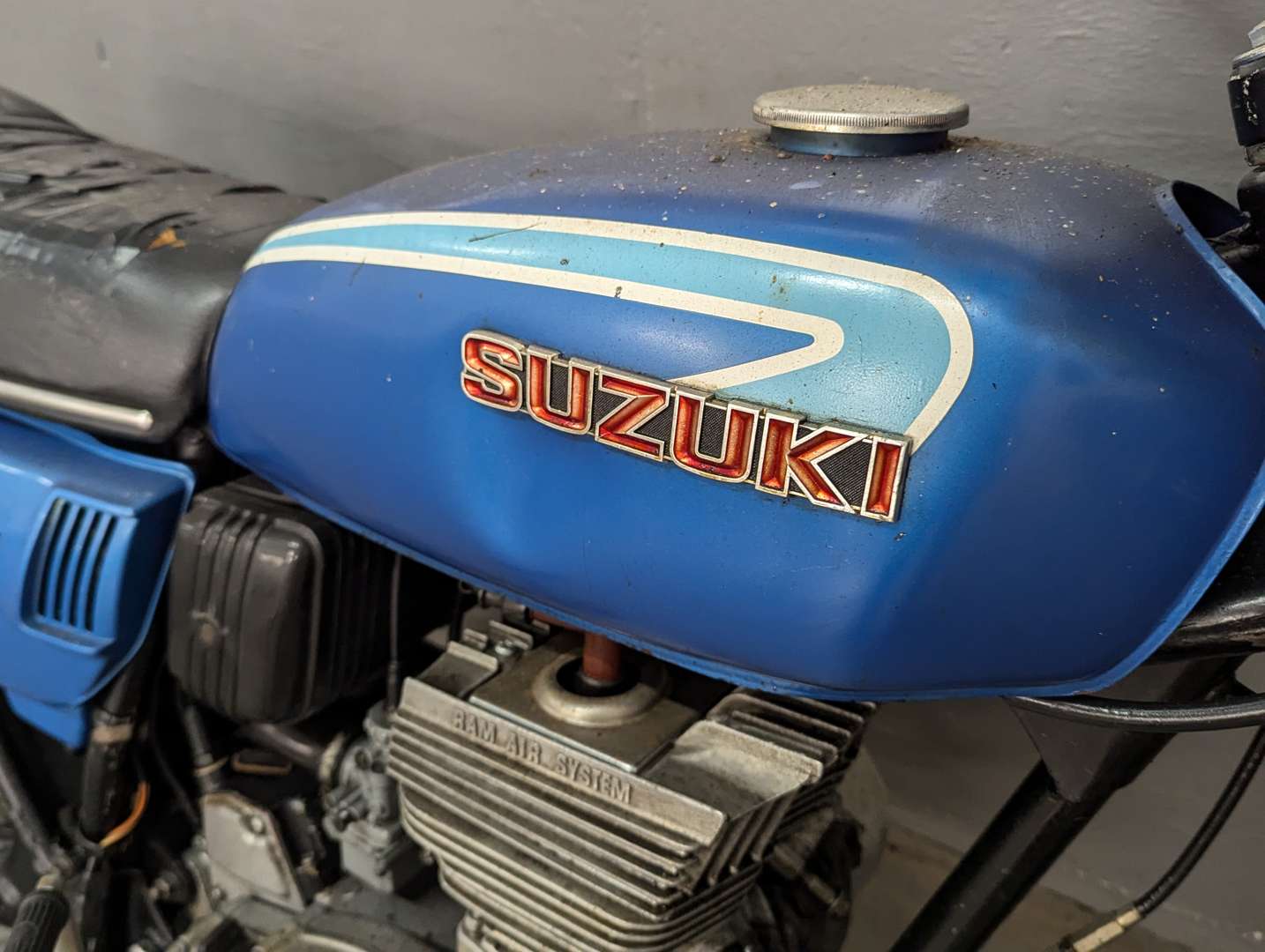 <p>1974 SUZUKI GT185</p>